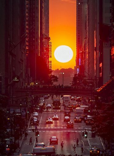 Yunzhi_ling's tweet photo. My mood is red, somewhere between intense and content Listening to folk and the vibes are immaculate. ~ Dân Đ. Hàn https://t.co/vM1O6Y1TVq