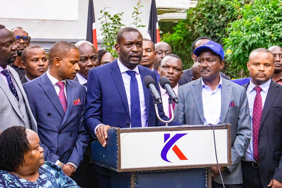 HonWamboka's tweet photo. Kulinda Mwananchi ni Kulinda Kenya. Asante @skmusyoka. @edwinsifuna, @LindaMwananchi_
#SisiNdioSifuna https://t.co/X4VqA6tZ27