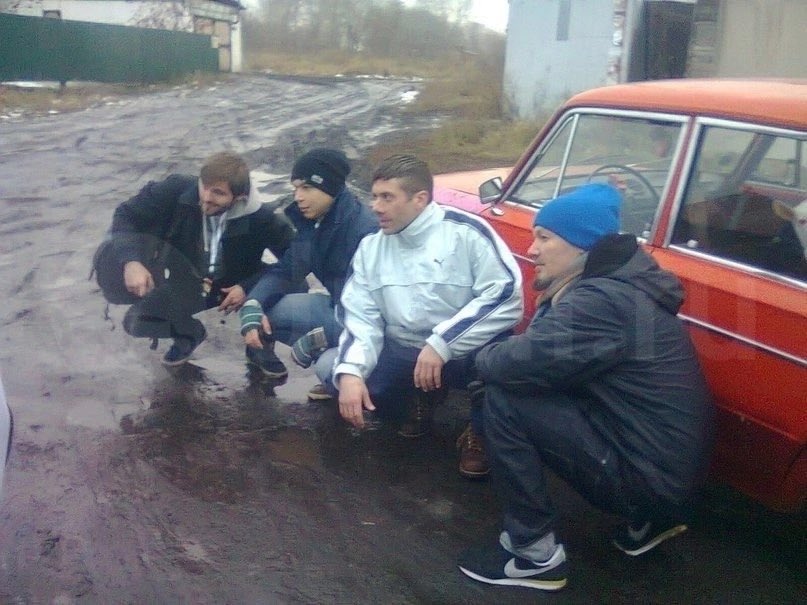 shkotobaza's tweet photo. "Limp Bizkit бегают с козой по Криводановке (село в Новосибирской области). 
2015 год https://t.co/IiEGDRwweg