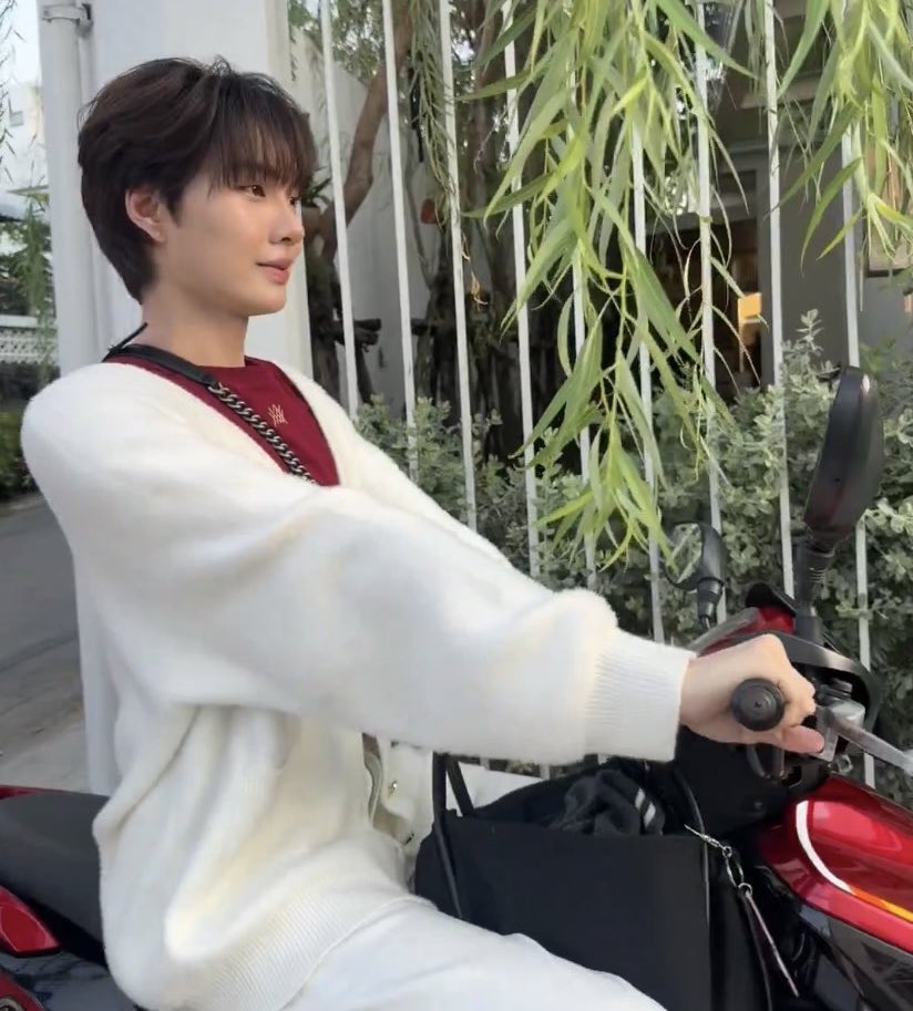 Vivianna130745's tweet photo. ดูไว้หนูตัวแม่เค้าขี่มอไซกันยังไง https://t.co/WVxuxMOIdG