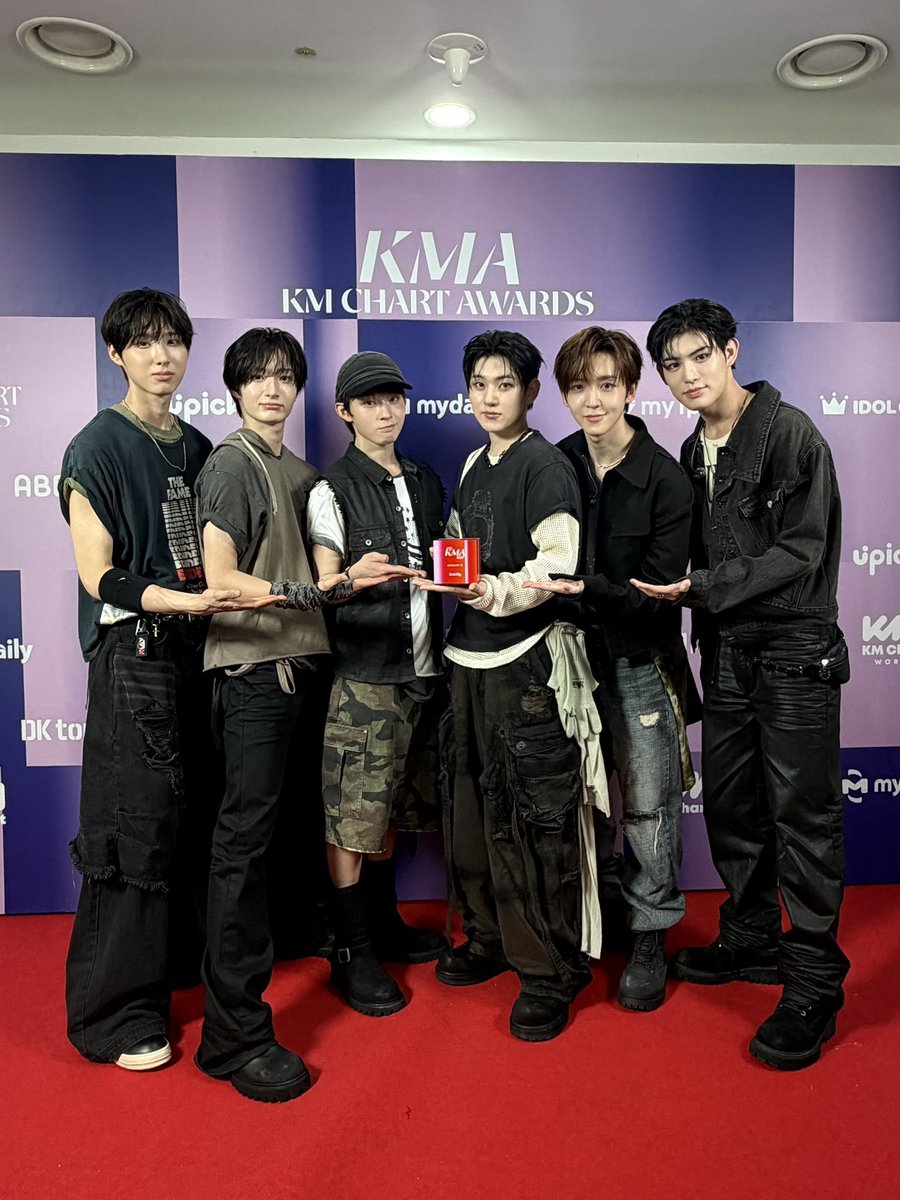 clothes_KF's tweet photo. #동화 260725 KM CHART AWARDS 2026 _ 동화 신발 정보
「 Boots 부츠 」
▪︎ YASE
▪︎ 폴딩 코만도솔 카우하이드 부츠
▪︎ KRW 298,000 ▸ 254,790 ▸ 208,600

➔ https://t.co/TfSP1mQIOa
➔ https://t.co/LI6QHw1okc

#Donghwa #KickFlip #킥플립 https://t.co/7DEW8f3YEe