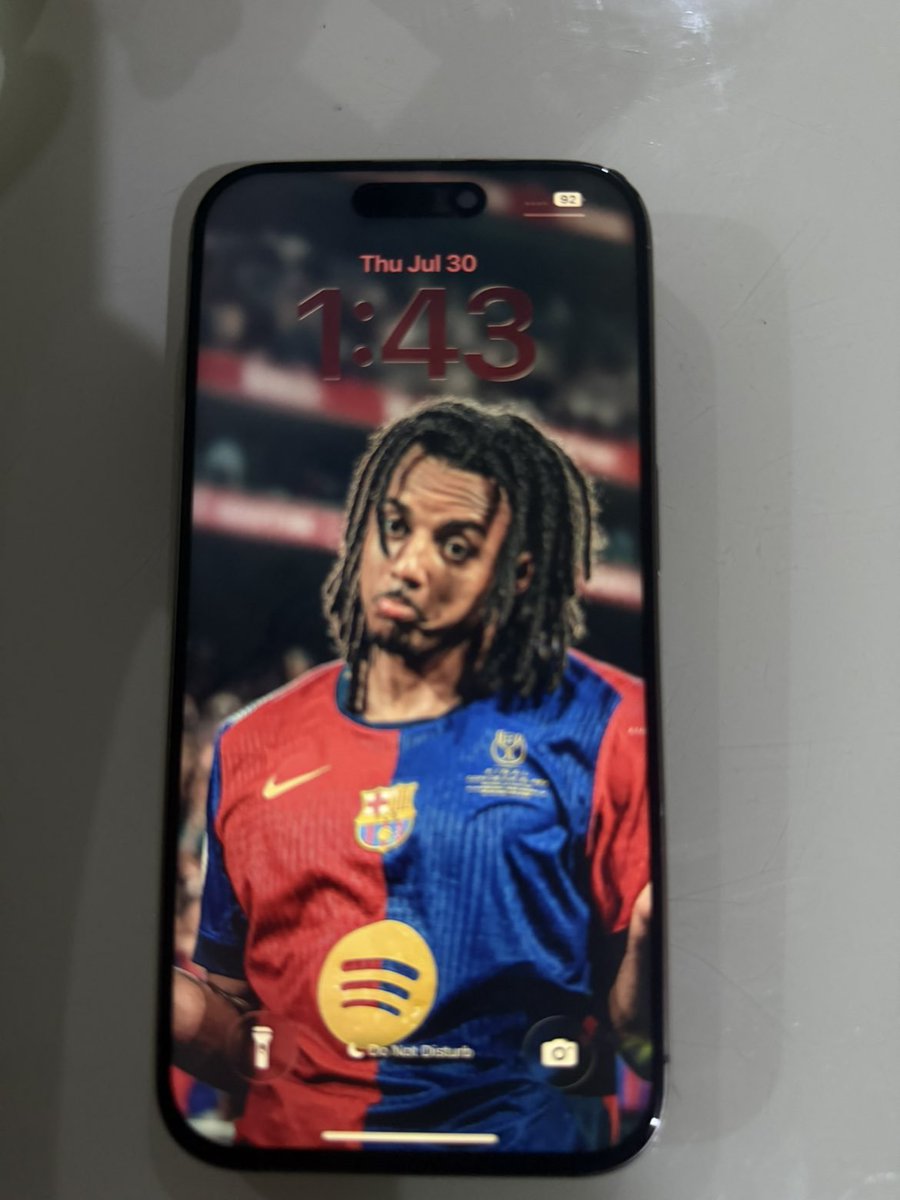 pabl0theEngine's tweet photo. my guy wants to sell his 128gb 15 pro.

physical sim,
changed screen and battery.

550k https://t.co/N78xGrKchH