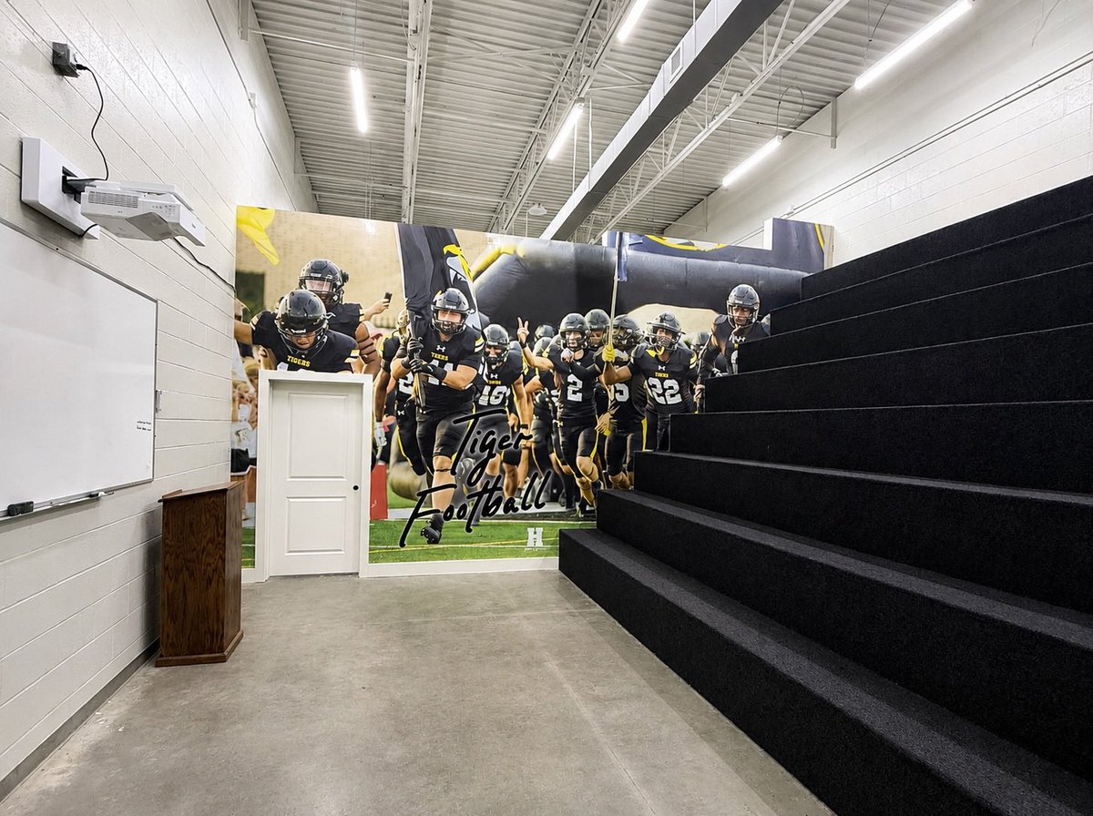 HHS_TigersFB's tweet photo. Getting ready for a new year! We've upgraded our equipment/meeting room and weight room to help our athletes train, learn, and compete at their best. 
#BUILD🐅 https://t.co/XsXWCvIe7U