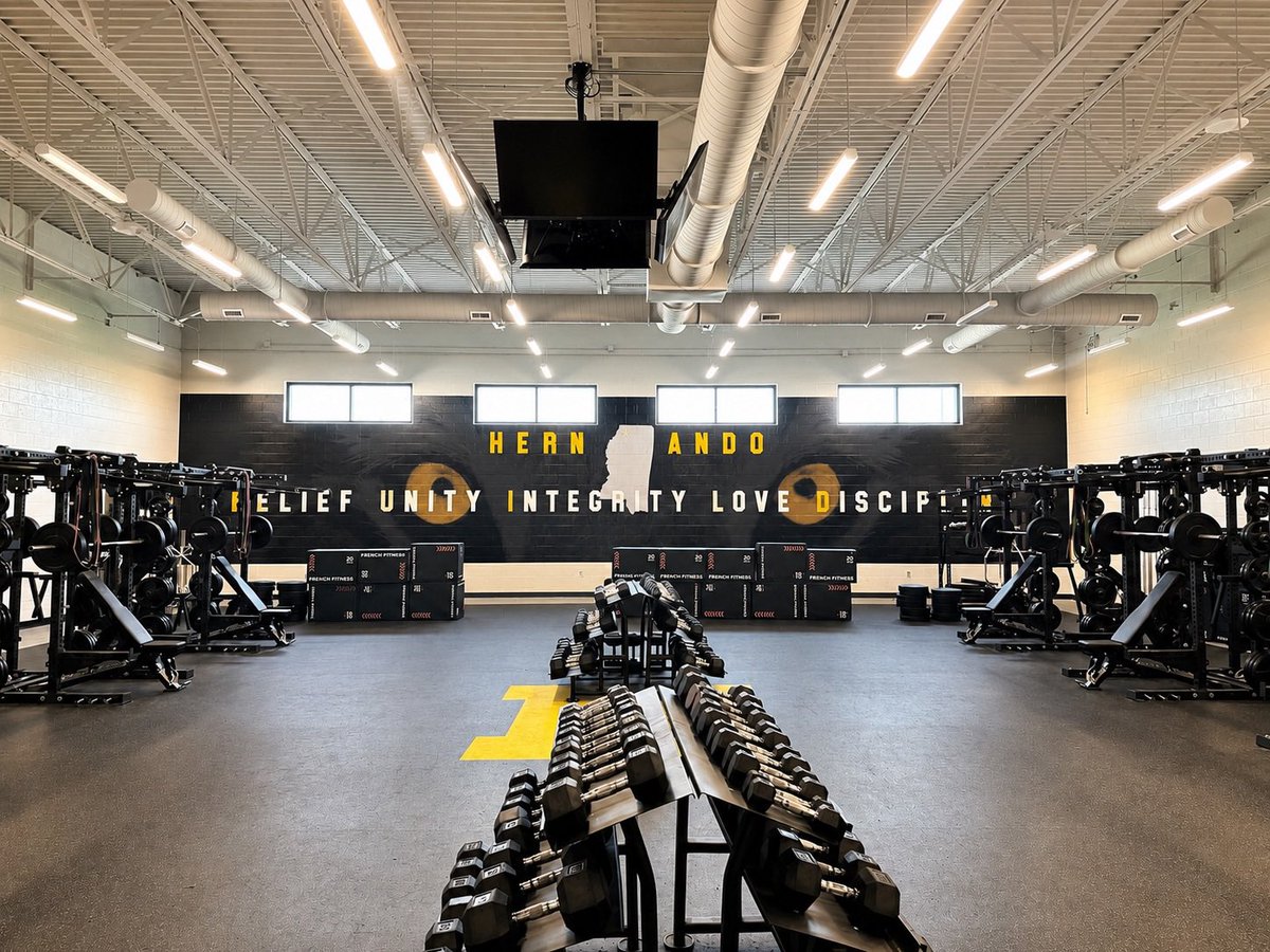 HHS_TigersFB's tweet photo. Getting ready for a new year! We've upgraded our equipment/meeting room and weight room to help our athletes train, learn, and compete at their best. 
#BUILD🐅 https://t.co/XsXWCvIe7U