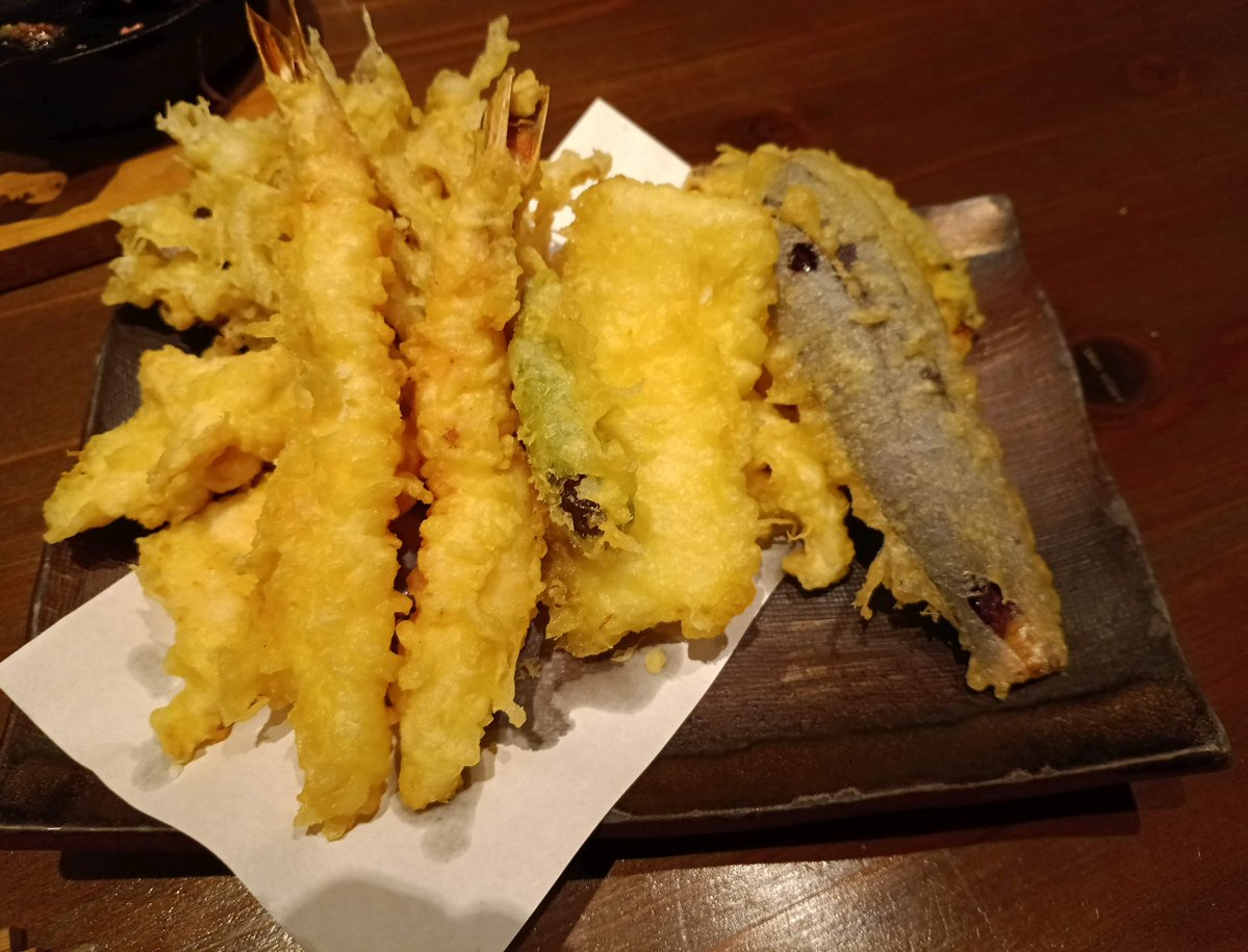 ZnafG's tweet photo. 盆踊り後は『江戸天ぷら屋台 十六文』へ
江戸の屋台料理をコンセプトとした店内は、和の雰囲気が漂っており、和服で訪れるにもよい。
ただ、テーブル席は掘りごたつタイプなので、和服だと座るのがちょっと大変だったｗ
料理はリーズナブルかつ、どれも美味しかったので、また機会があれば訪れたい。 https://t.co/v4yyUlzYYK