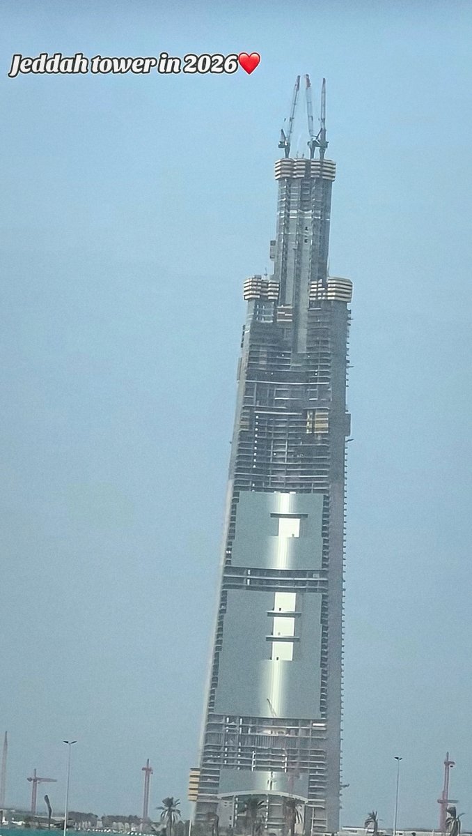 SaudiTraderX99's tweet photo. 🏗️ تحديثات برج جدة:

🇸🇦 وصل البرج رسمياً إلى الدور 108، بارتفاع يقارب 434 متراً.

📏 المتبقي نحو 566 متراً للوصول إلى الارتفاع النهائي المستهدف فوق 1,000 متر، مع بقاء 59 دوراً إنشائياً للوصول إلى الدور 167.

التحليل: تقدم البناء يعيد المشروع إلى الواجهة، والرهان الآن على استمرارية التنفيذ حتى لقب أطول برج في العالم.
https://t.co/ez2Zsv04rU
#برج_جدة #جدة #السعودية #المشاريع_الكبرى #العقار #البناء