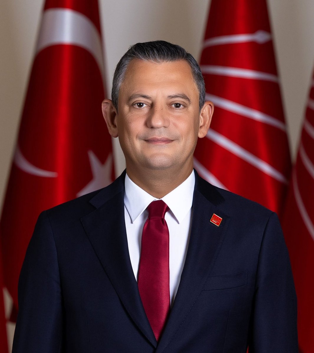 ult1matoms's tweet photo. YENİ Parti Genel Başkanı Özgür Özel'in kurumsal fotoğrafı yenilendi.

ESKİ / YENİ: https://t.co/3I3uvahBiO