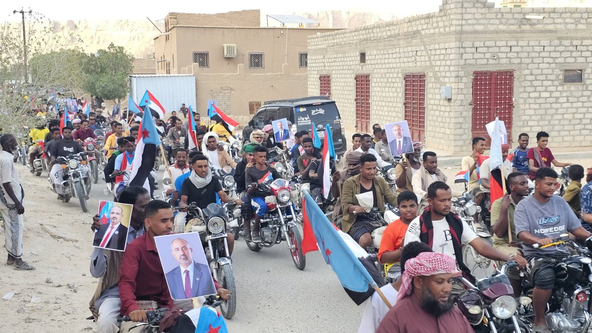 aicaden_tv's tweet photo. #عاجل | وادي حضرموت
مسيرة جماهيرية حاشدة بالدراجات النارية في مديرية ساه، تنديداً بتردي الأوضاع المعيشية وتدهور الخدمات، وتجديداً للتفويض للرئيس القائد عيدروس بن قاسم الزُبيدي
#تصعيد_الجيش_والامن_الجنوبي
#عيدروس_في_قلب_الجنوبيين
#التصعيد_الشعبي_الجنوبي
#عدن_المستقلة #AIC https://t.co/WG4iINojD2