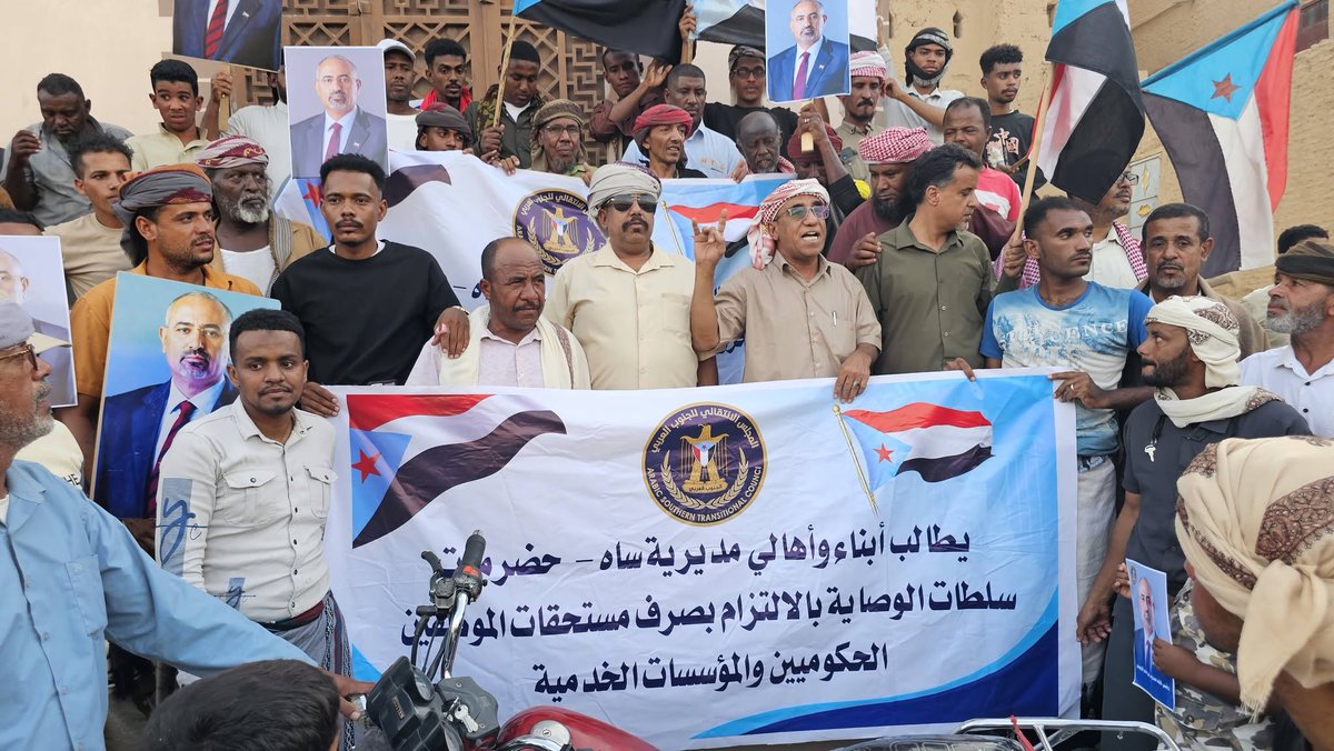 aicaden_tv's tweet photo. #عاجل | وادي حضرموت
مسيرة جماهيرية حاشدة بالدراجات النارية في مديرية ساه، تنديداً بتردي الأوضاع المعيشية وتدهور الخدمات، وتجديداً للتفويض للرئيس القائد عيدروس بن قاسم الزُبيدي
#تصعيد_الجيش_والامن_الجنوبي
#عيدروس_في_قلب_الجنوبيين
#التصعيد_الشعبي_الجنوبي
#عدن_المستقلة #AIC https://t.co/WG4iINojD2