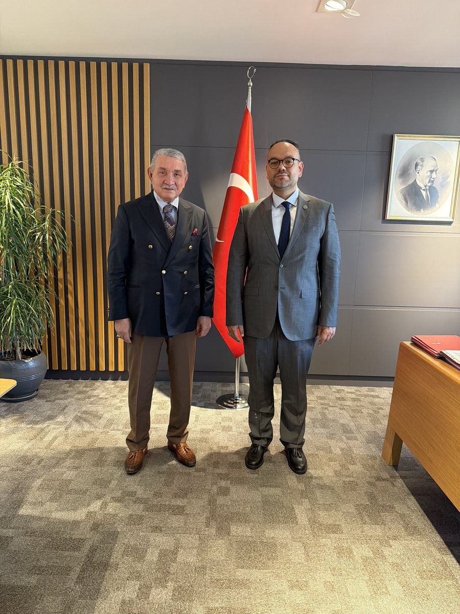 settaraslan's tweet photo. Cumhurbaşkanlığı İletişim Başkanlığı Başkan Yardımcısı Sayın İlhami Giray Şahin’i makamında ziyaret ettim.

Gerçekleştirdiğimiz nazik kabulde; orman işçilerimizin çalışma şartları, emek mücadelesi, çalışma hayatına ilişkin güncel konular ve kamuoyunun doğru bilgilendirilmesinin önemi üzerine verimli bir görüş alışverişinde bulunduk.

Misafirperverliği ve kıymetli değerlendirmeleri dolayısıyla Sayın İlhami Giray Şahin’e teşekkür ediyor, çalışmalarında başarılar diliyorum.

@iletisim 
@igiraysahin