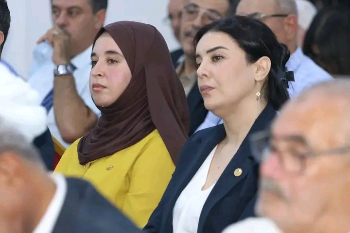 RaSm235235's tweet photo. النائبة البرلمانية ، تاريولت حبيبة .حزب جبهة المستقبل ، في أول لقاء مع قادة الحزب .
حبيبة هي طبيبة في بوغرارة سعودي ولاية أم البواقي. #الجزائر #حزب_المستقبل https://t.co/Z7jhNdxEN2