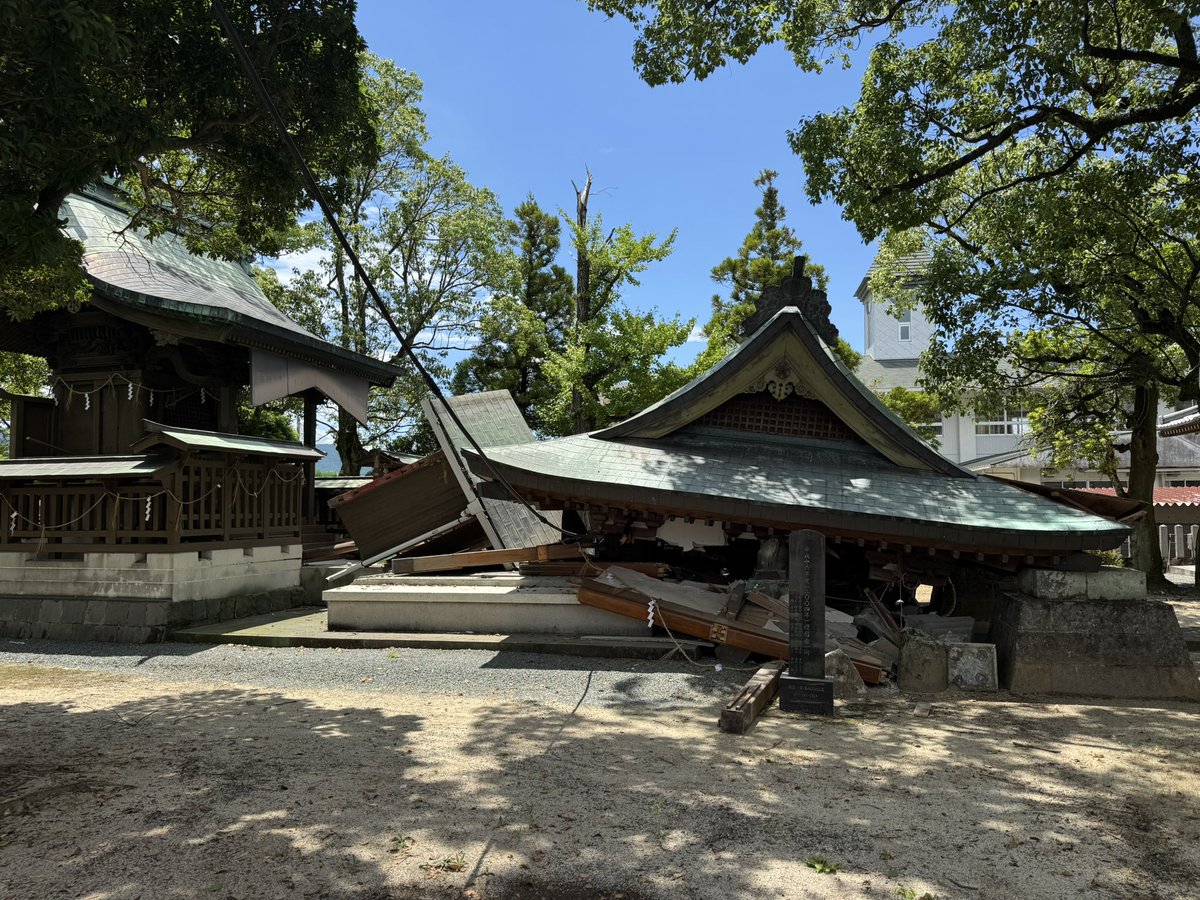 chitose___takai's tweet photo. この度の震災において、改めてお亡くなりになられた皆さまに哀悼の意を表し、被災された皆さまに心よりお見舞い申し上げます。

危険な猛暑のなか、水道や電気、ガスといったライフラインが復旧していない箇所も、未だ多くあります。

そのような中にあっても、自分のことより他人のこと。文句どころか感謝の言葉ばかり口にされる被災者の皆さまには、本当に頭の下がる思いです。

昨日から小川議員と連携し支援活動を行なっております。ご自身も被災されていますが、自らを顧みず必死で尽力されています。

引き続き小川議員連携し、刻一刻と変わる現場の要望に耳を傾けつつ、必要な支援を行って参ります。

また、国会議員の方々とも情報共有を行い、現地の声を国にも届けて参ります。

皆さまには、被災地にお心を寄せていただき、心より感謝申し上げます。

引き続きご支援いただけますと幸いです。

〈熊本県 義援金〉
詳しくは以下をご覧ください↓
https://t.co/i9uAqkcZhz