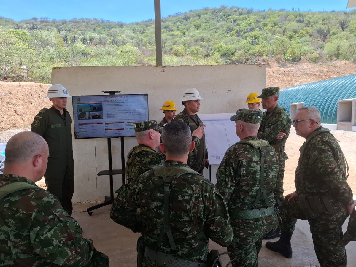 Ingenieros_EJC's tweet photo. BRING I Nuestro @COMANDANTE_EJC el señor General Royer Gómez Herrera, visitó al personal del Batallón de Ingenieros de Infraestructura N.° 55, que ejecuta las obras del Proyecto Conmoción Interior en Tibú, #NorteDeSantander. 

Durante el recorrido verificó los avances de la construcción y destacó el compromiso, la entrega y el profesionalismo de los soldados que, con su trabajo, contribuyen al fortalecimiento de la infraestructura y al bienestar del personal de esta unidad. 🇨🇴

#PorNuestrosSoldados