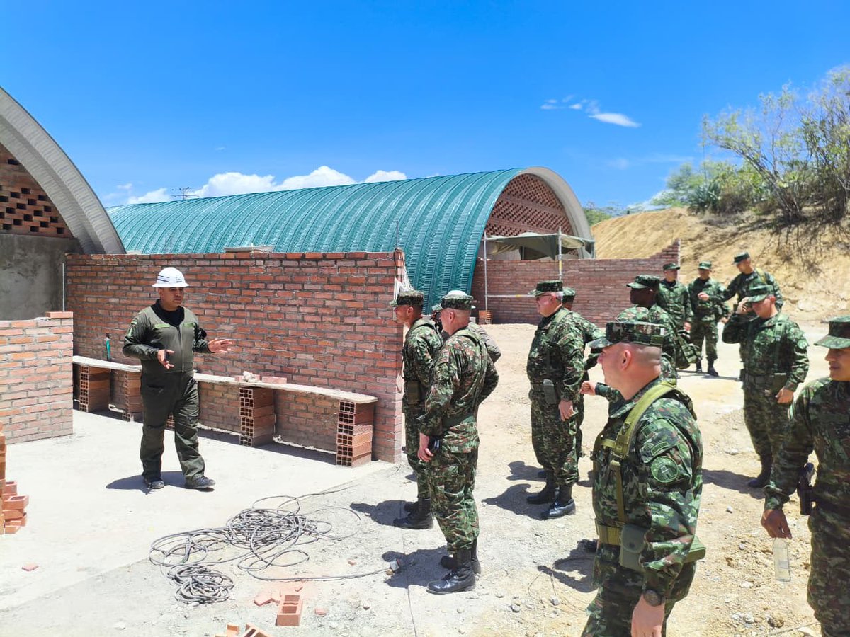 Ingenieros_EJC's tweet photo. BRING I Nuestro @COMANDANTE_EJC el señor General Royer Gómez Herrera, visitó al personal del Batallón de Ingenieros de Infraestructura N.° 55, que ejecuta las obras del Proyecto Conmoción Interior en Tibú, #NorteDeSantander. 

Durante el recorrido verificó los avances de la construcción y destacó el compromiso, la entrega y el profesionalismo de los soldados que, con su trabajo, contribuyen al fortalecimiento de la infraestructura y al bienestar del personal de esta unidad. 🇨🇴

#PorNuestrosSoldados