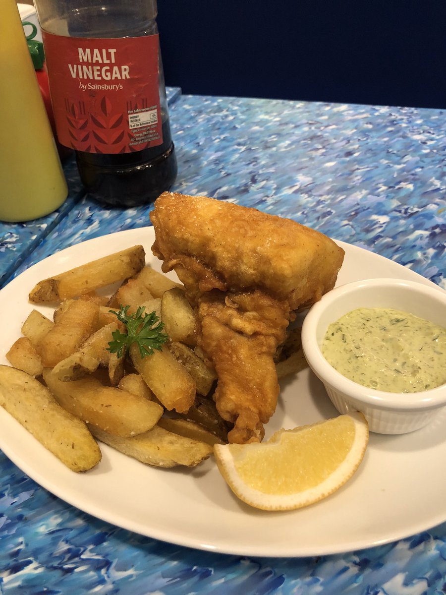 dydyladyyy's tweet photo. Akhirnya ketemu juga sama fish n chips yang ada dipikiran gue. Selama ini nyoba sana sini gapernah cocok sama tepungnya ada yg terlalu tebal, oily dll. Tapi akhirnya nemu yg cocok juga 😍🥰 https://t.co/7nRITuPE8v