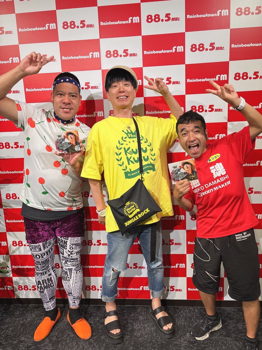 jiro_official's tweet photo. 28日の配信で発表した
KUSU KUSU SUMMERグッズ2026
ですが、今週の土日に作業しますんでもう少しお待ちください💧

次郎のレッスンに来ている方には手渡ししますねー
迷い中の方は是非〜

こちらから↓次郎のBASE
https://t.co/KeQi4v74LD https://t.co/ia39SiTQbe