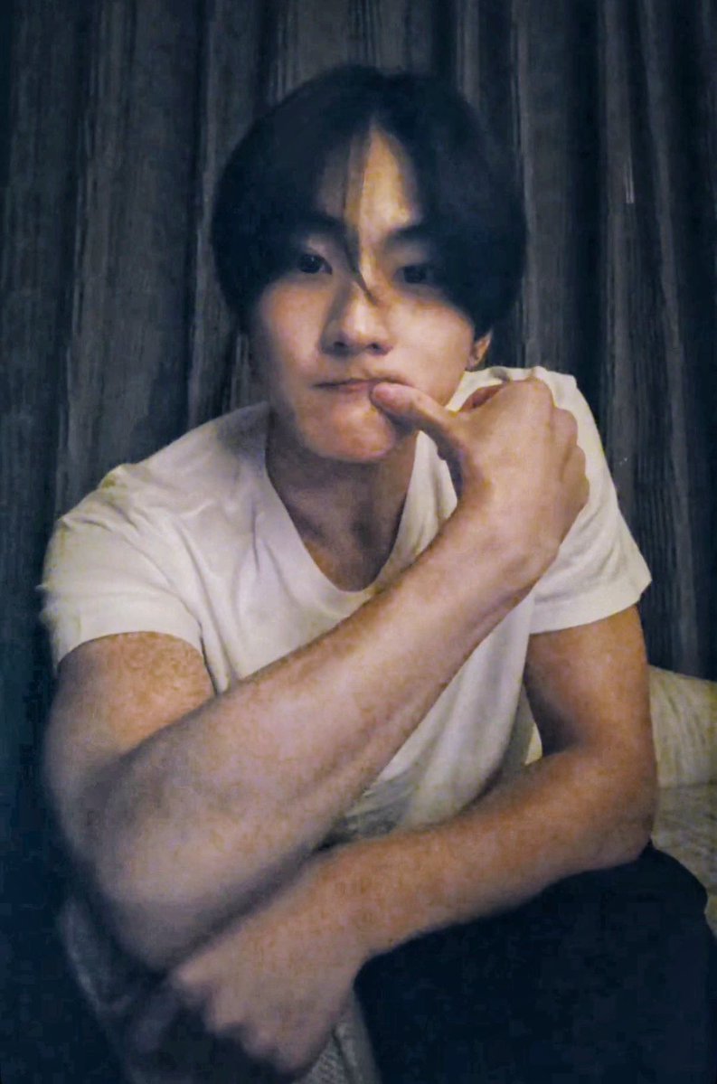 jungwonmy's tweet photo. jungwon has nicest biceps https://t.co/4D6bS9K5rC