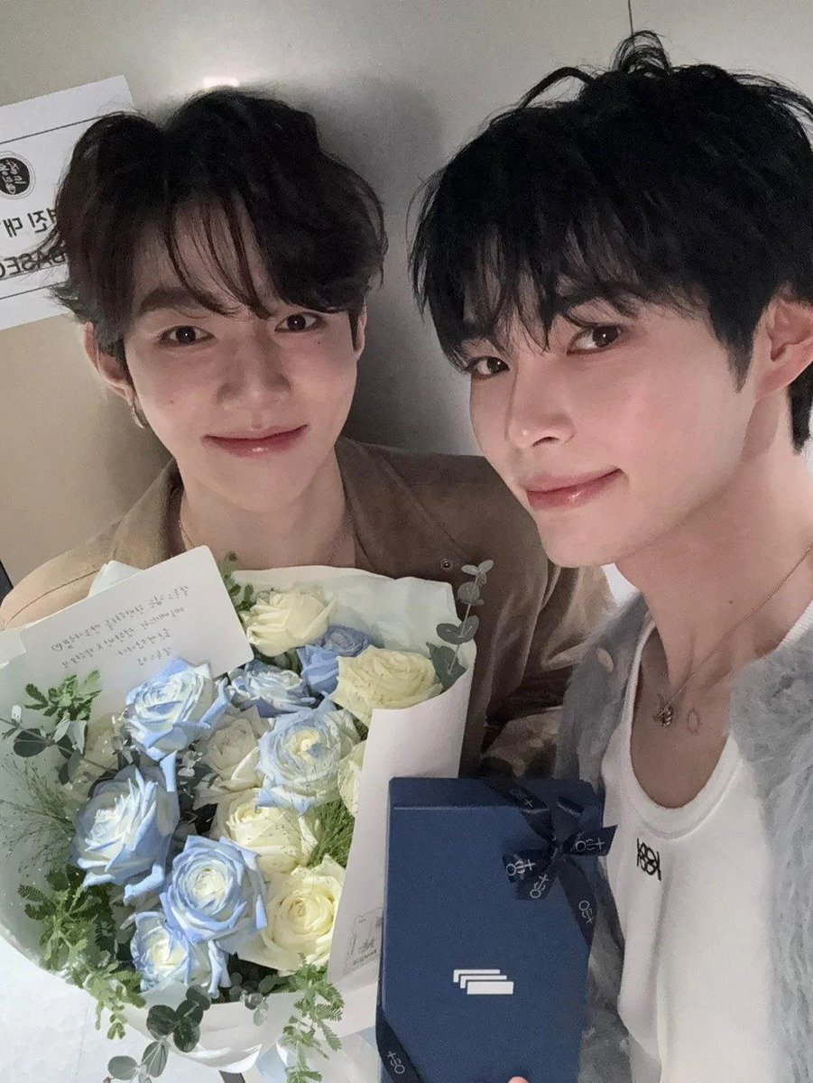 zeroseive's tweet photo. 'we just got engaged' type picture https://t.co/63YjrLXWZI