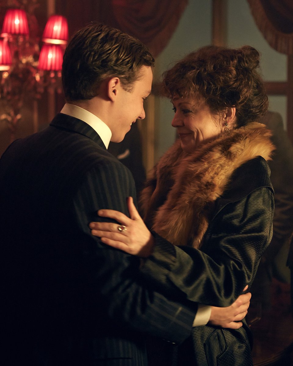 ThePeakyBlinder's tweet photo. A mother's love #PeakyBlinders https://t.co/dpQz7JUuNc