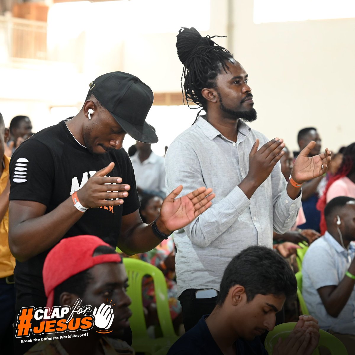 Mirembe1Joy's tweet photo. Exactly 3 years ago on 30th July 2023, thousands of us gathered and broke the record clapping non-stop for OVER 3 hours and 16minutes! 👌❤️😁

It was systematic, enthusiastic, historical and absolutely record breaking!

A world record, simply CLAPPING FOR JESUS 🙏🙌😄 https://t.co/ZxxlzYWFaA