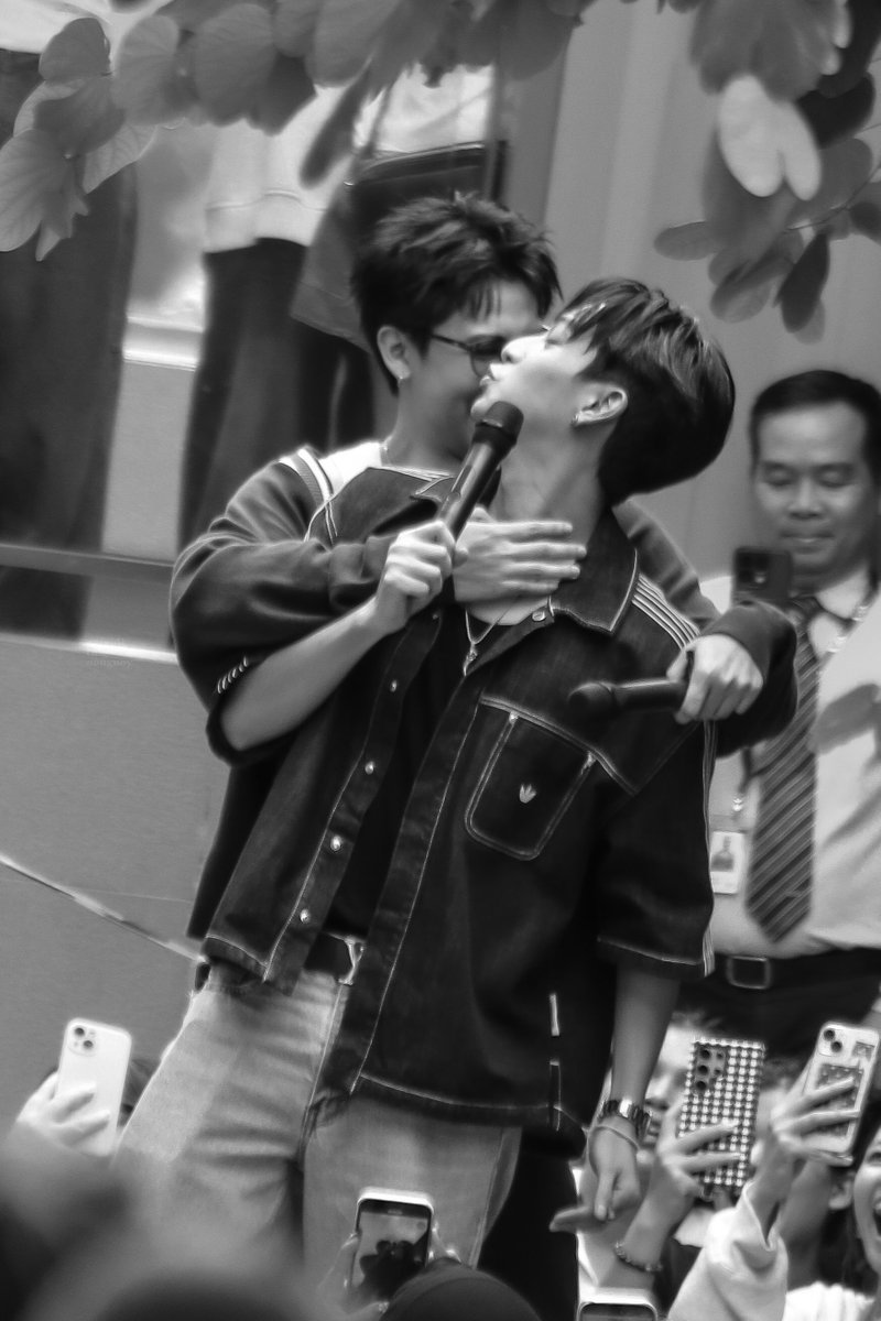 NNTNN_NNTNN's tweet photo. มันเกิดอะไรขึ้นค่าาา 

#งานมหากรรมนิยายนานาชาติ2026xGMMTV 

#งานมหกรรมนิยายนานาชาติ2026xSingChimon

#SingChimon #ซิงชิม่อน https://t.co/pNVq3DMxq9