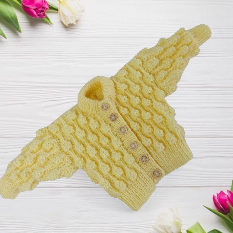 knittingtopia's tweet photo. Introducing our hand-knitted, lemon-coloured baby cardigan with a cute bobble pattern. Perfect for babies 0-6 months. Keep your little one warm and stylish.
https://t.co/vnFbkrIu6p
#etsy #handmade #UKHashtags #WomenInBiz #craftbizparty #MHHSBD https://t.co/yIuwEFgShF