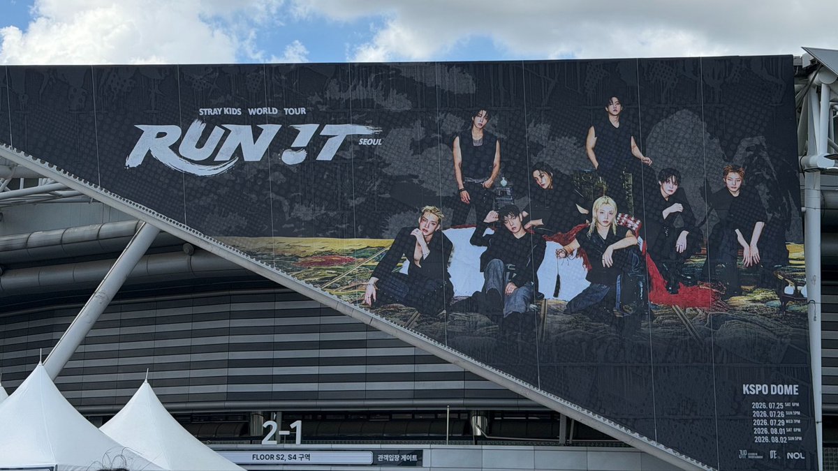 xn__x's tweet photo. 地味に初のソウルコン🇰🇷楽しかった1人だったので特に写真ないけど私の脳みそに全部やきつけてあるからok😠 https://t.co/WkIGV1vwjr