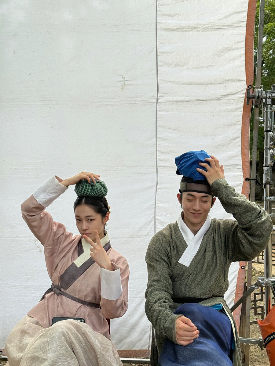 yoonseoarchive's tweet photo. 260730 | #RohYoonseo instagram post

🐰: Gathering all the two-shots [photos of two people].zip 👻🍀

#TheEastPalace #동궁 

#노윤서 #盧允瑞 #ノユンソ https://t.co/RmOWuUwYFX
