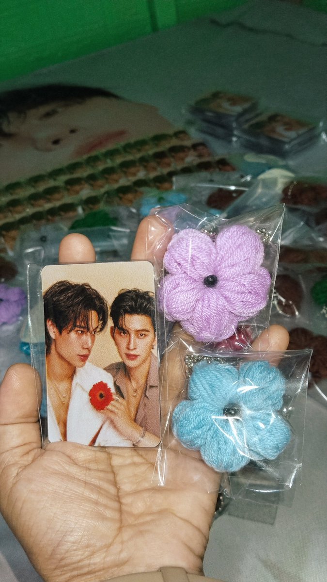 JeanOrlanda's tweet photo. 🚂 PONDPHUWIN RENDEZVOUS in MANILA 

.✦ ݁˖ limited qty; open for trades
.✦ ݁˖ loc : pakalat kalat lng ako
.✦ ݁˖ like &amp; rt
See u😊😊

#PondPhuwinRendezvousInPH #ppnaravit #phuwintang https://t.co/3Knps95rw6