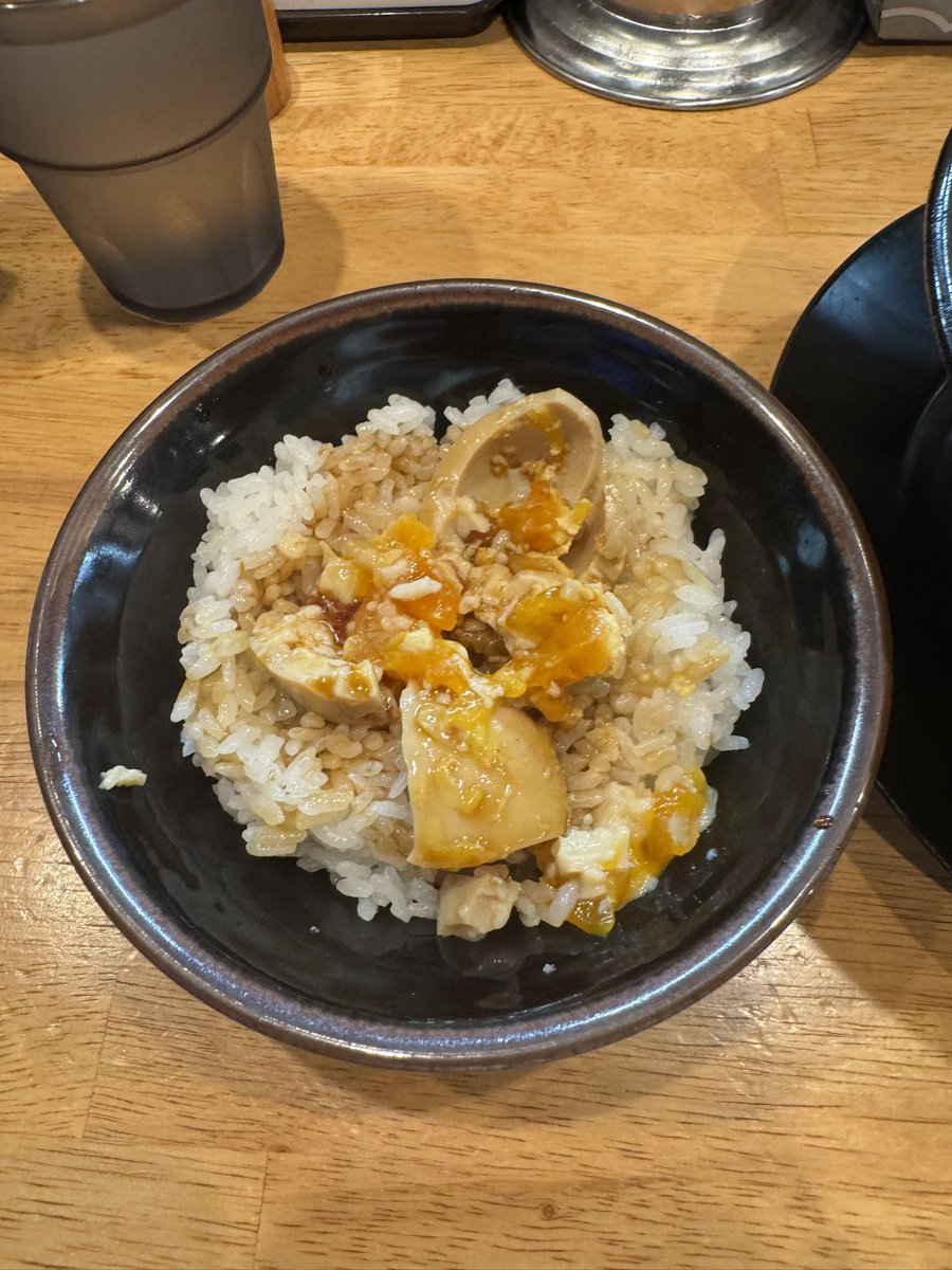 naoboo2000's tweet photo. #2026年ラーメン117杯目
#麺リフト
#王道鈴家
#ラーメン
#ｶﾀﾒｺｲﾒﾉｺｲﾒ
#ﾈｷﾞﾇｷｺｰﾙﾜｽﾚﾀ
#味玉×2
#小ライス(少なめ)
#玉子まぶし風
#激おいぴっぴ💚💖❤️💛💜
#家系ラーメン
#家系
#王道家直系
#三日連続家系ラーメン🤣
#伊豆の国市グルメ
#伊豆の国市ラーメン
#伊豆の国市ランチ https://t.co/9P19azW891