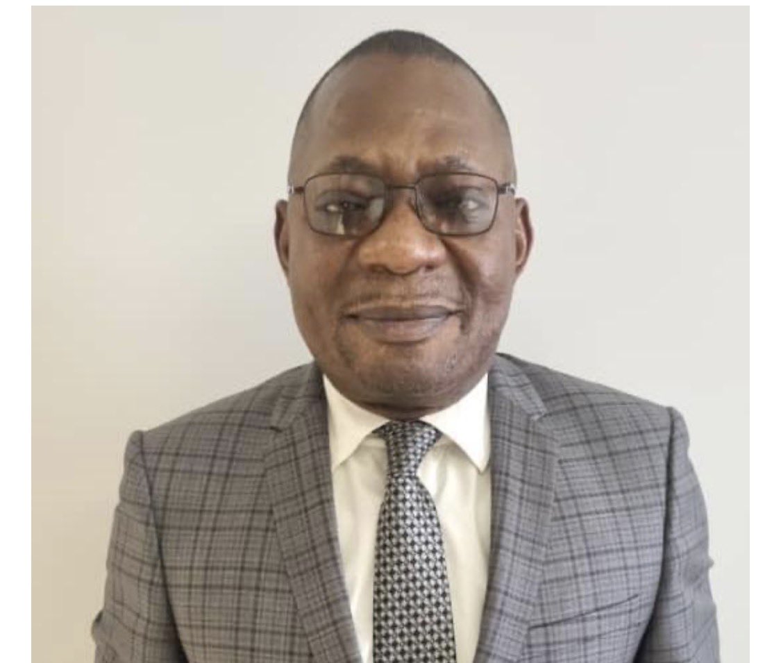 baelenge_irenge's tweet photo. #RDC | #SCOOP : Selon une source jugée très crédible, Firmin #Mvonde reste dans le viseur de Félix #Tshisekedi. En cause : son intervention en faveur de proches de l’ancienne Première dame, Olive Lembe Kabila.

Le procureur général se serait personnellement rendu dans une banque afin d’exiger la libération de fonds bloqués, estimant qu’aucune base légale ne justifiait cette mesure. Des images de cette intervention auraient ensuite été transmises à Tony #Kanku, qui les aurait présentées à Félix #Tshisekedi.

Cet épisode aurait profondément irrité #Tshisekedi, qui ne supporte plus qu’une quelconque aide soit apportée à la famille #Kabila. Tony #Kanku chercherait désormais à imposer son propre candidat à la cour de cassation.

Ne soyez donc pas surpris si les rumeurs sur une révocation de Firmin #Mvonde se concrétisent dans les prochains jours.