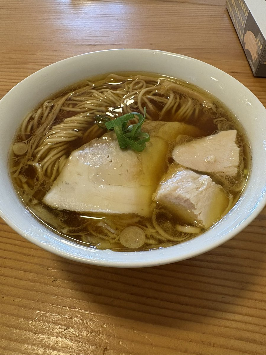 menraa7's tweet photo. 初めて、まほろばさんの特製鶏醤油を食べました！このお肉が美味しすぎます…、もちろん、和え玉も食べました👍 https://t.co/Z1hIo36p7x