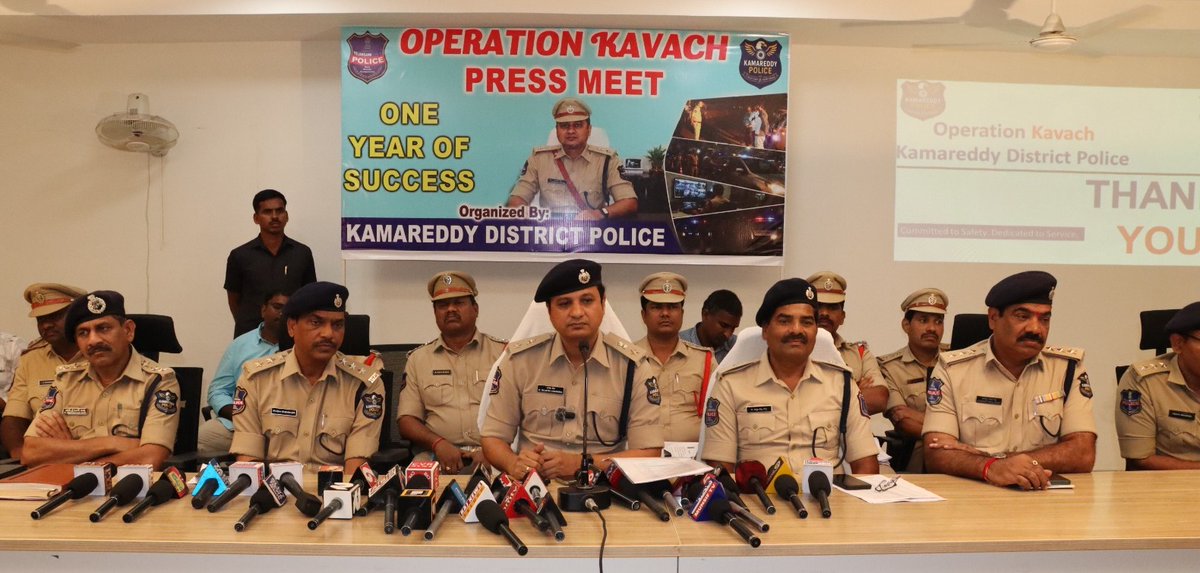 sp_kamareddy's tweet photo. ఆపరేషన్ కవచ్ ఏడాది పూర్తి!
ఎస్పీ శ్రీ రాజేష్ చంద్ర,IPS గారి దిశానిర్దేశంలో ముందస్తు నేర నియంత్రణే లక్ష్యంగా #OperationKavach 1 yr పూర్తి! 
✨విజయాలు:
🔹400+కేజీల గంజాయి(₹2.01Cr)
🔹5.16 లక్షల వాహనాలతనిఖీ
🔹3,500+డ్రంకెన్ డ్రైవ్ కేసులు
🔹నేర ముఠాల గుట్టురట్టు
మీ భద్రతే మా బాధ్యత! https://t.co/S578mBQWFH