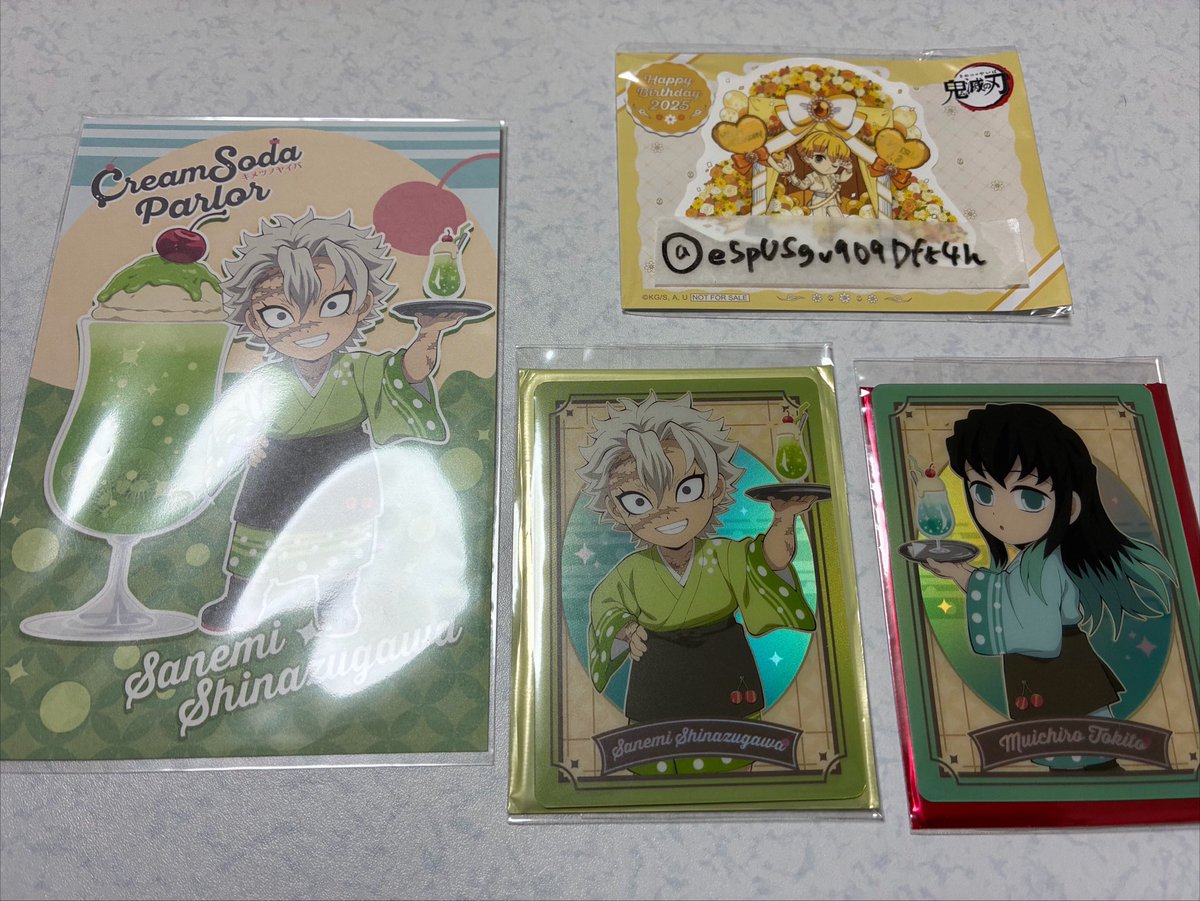 eSpUSgvq09Df54h's tweet photo. 【交換】  鬼滅の刃 ufotable cafe 鬼滅カフェ　クリームソーダパーラー メニュー風 カード ポストカード ポスカ

譲　ポスカ　実弥　
　　カード　実弥　無一郎
求　ポスカ　煉獄　
　　カード　煉獄　善逸　各1枚

善逸は、煉獄ポスカ、カード共に含む3対3の交換のみ。よろしくお願いします。 https://t.co/xJB1fae8Li