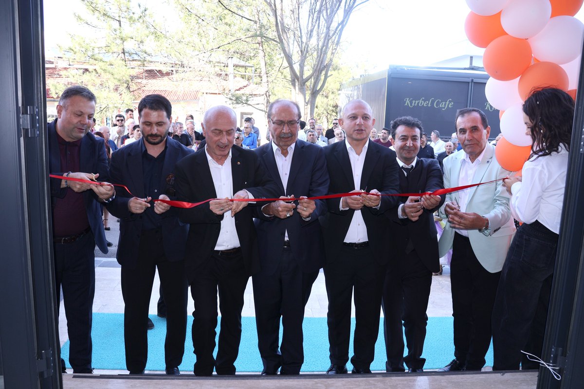 KirikkaleTso's tweet photo. Yönetim Kurulu Başkanımız Ahmet Varlı ve Yönetim Kurulu üyelerimiz, şehrimizde eğitimin duayen isimlerinden Özcan Kılıç kuruculuğunda eğitim-öğretime kapılarını açan Beşgen Kütüphane &amp; Kafe'nin açılış törenine katıldılr. https://t.co/BTxaubQHNt