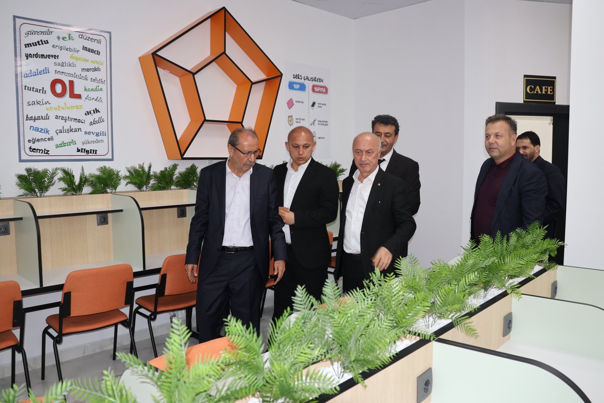 KirikkaleTso's tweet photo. Yönetim Kurulu Başkanımız Ahmet Varlı ve Yönetim Kurulu üyelerimiz, şehrimizde eğitimin duayen isimlerinden Özcan Kılıç kuruculuğunda eğitim-öğretime kapılarını açan Beşgen Kütüphane &amp; Kafe'nin açılış törenine katıldılr. https://t.co/BTxaubQHNt