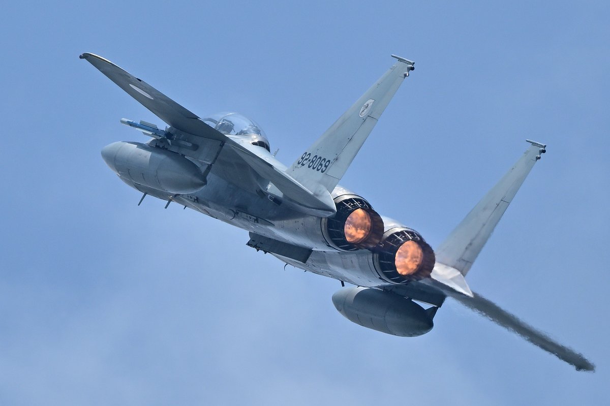 airbase111's tweet photo. 今日の小松
　303SQ
    F-15 の ハイレートクライム   2機
#小松基地 https://t.co/xuOFM29rgg