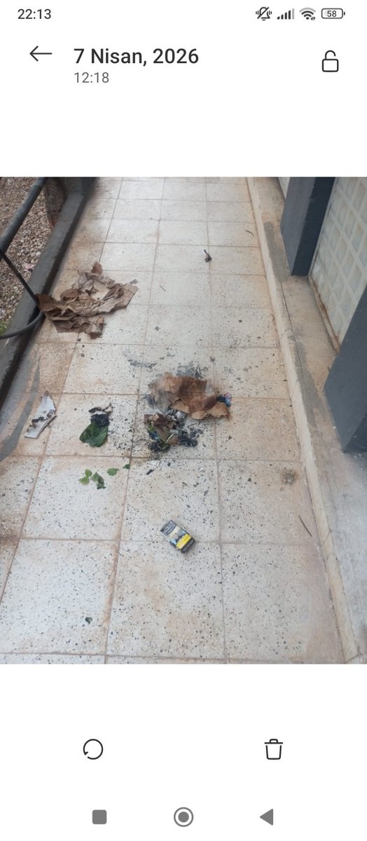 bilgekdn's tweet photo. soruyoruz yargıtaya . çocukların evin etrafında yaktıkları bu şeyleri evin camlarından içeri atıp evi yaksaydılar  kameralar olmasaydı kimlerin yaptığını ev sahipleri nerden görüp bilecek  ?? https://t.co/EKxFVe1s7A