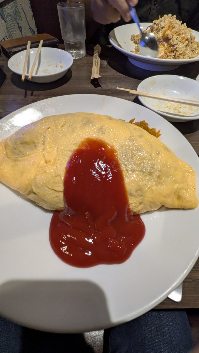 YuMaKe's tweet photo. オムライス食べる! https://t.co/LWWtOA4I0N