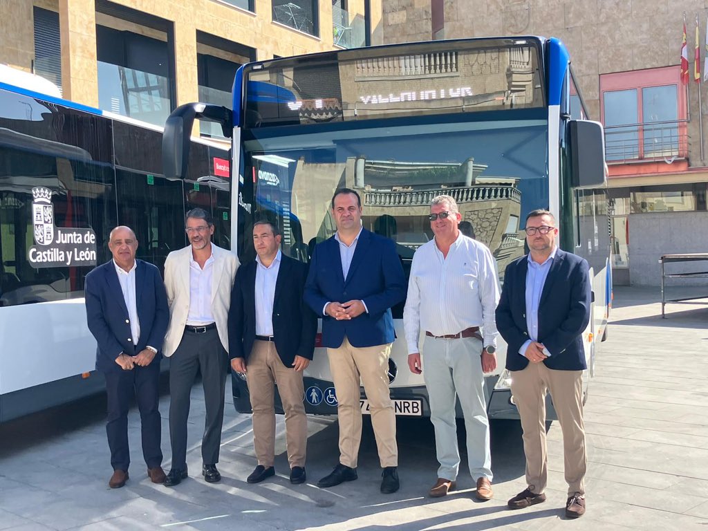 eloy1271's tweet photo. La @jcyl moderniza el transporte con dos nuevos 🚌 híbridos que incorpora #Avanza para #Villamayor y #SantaMarta. En Salamanca, el éxito de #Buscyl supera las expectativas: 5 millones de viajes de los 15 millones de CyL🚏🚎💪🏼 https://t.co/xL878VdDri