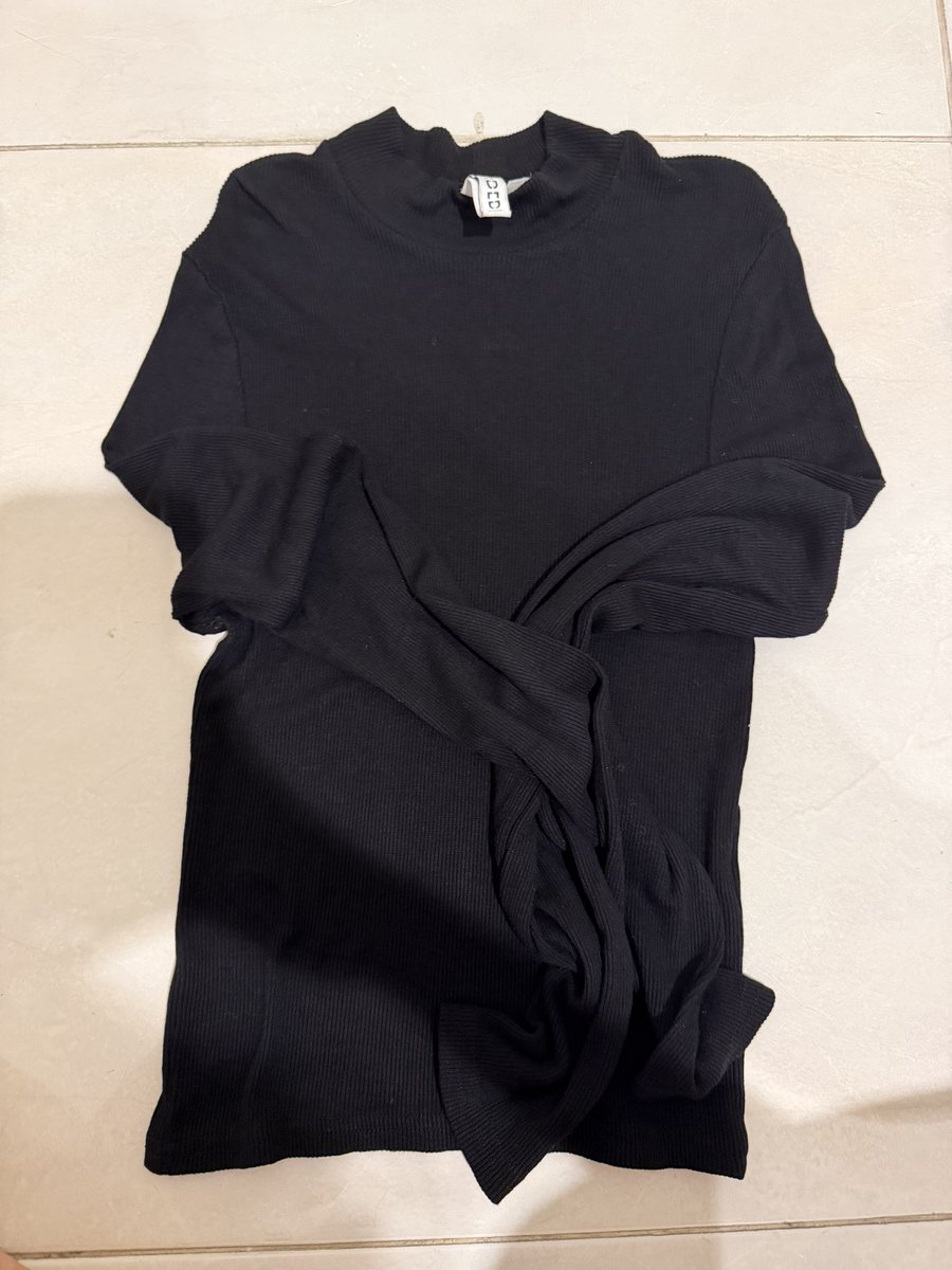 Jaeyongbias's tweet photo. 5. celpen brand local size s ada karetnya
     💸35k
6. KUKAI skort size L
     💸60k
7.  manset hitam HNM
     💸20k
8. off shoulder t shirt new
     💸20k https://t.co/KIguxzOg9G
