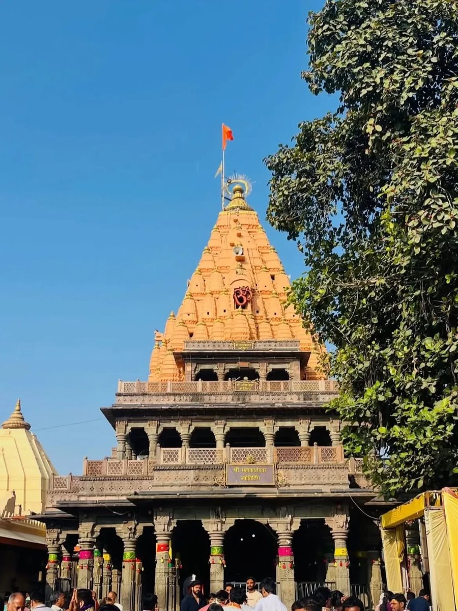 devdarshan__'s tweet photo. 🕉️🙏 Instagram Caption for Ujjain Mahakal Darshan (Marathi)

🚩 श्री महाकालेश्वरांच्या चरणी भक्तीचा दिव्य प्रवास! 🕉️

कालांचा काल... श्री महाकाल!" 🙏

आजच तुमची जागा निश्चित करा.
📞 बुकिंगसाठी संपर्क: 7887585613
#जयश्रीमहाकाल #महाकाल #उज्जैन #महाकालेश्वर #ज्योतिर्लिंग #हरहरमहादेव https://t.co/izbAzpxbWG