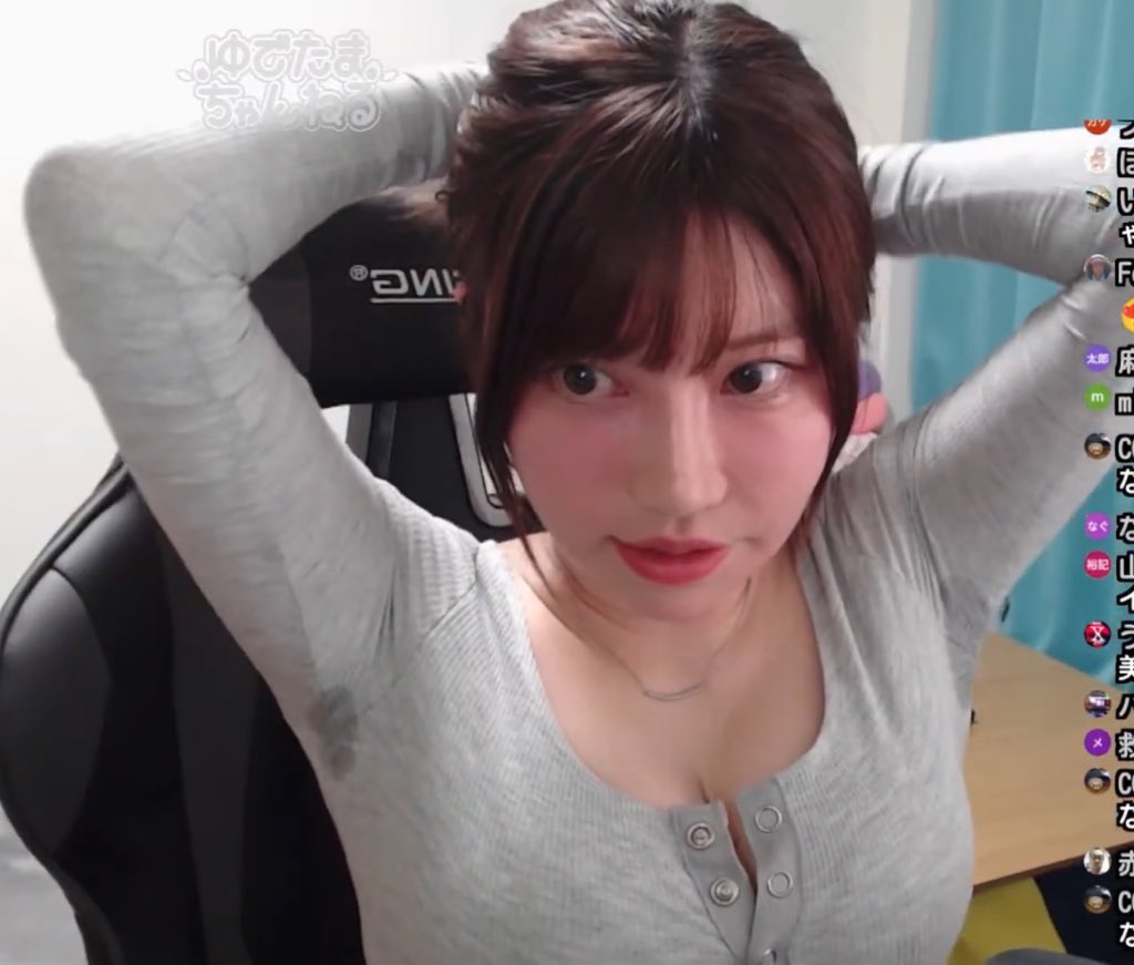 bplhcn's tweet photo. youtuberさん 生配信中の脇汗 https://t.co/t9DWolc5Fe