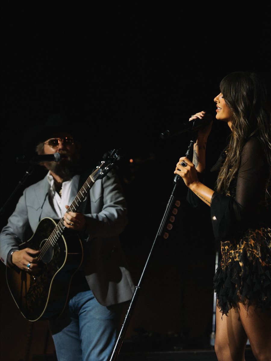 Paintedrockella's tweet photo. Would you like me to sing you a song that could take away your worries and ease your pain? Tell me how you feel about that. ❤️ 🎤🎸
#countrysongs #lovesongs #listen https://t.co/jwRJ0hzoJT