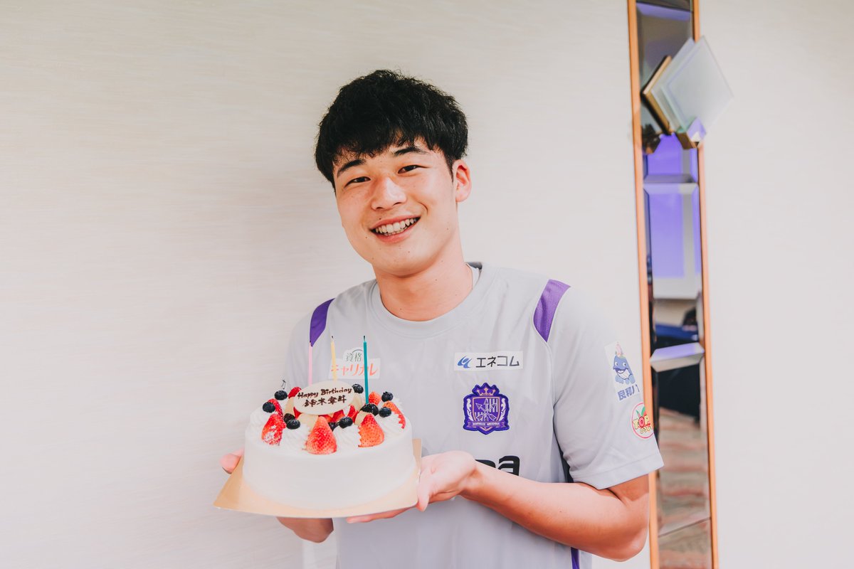 sanfrecce_SFC's tweet photo. 今日は章斗のバースデー🎂
みんなでお祝いしました🎉

章斗、お誕生日おめでとう💜
素敵な一年になりますように！

#鈴木章斗 #HappyBirthday
#sanfrecce #ONEVIOLET https://t.co/hUpJWdvFz3