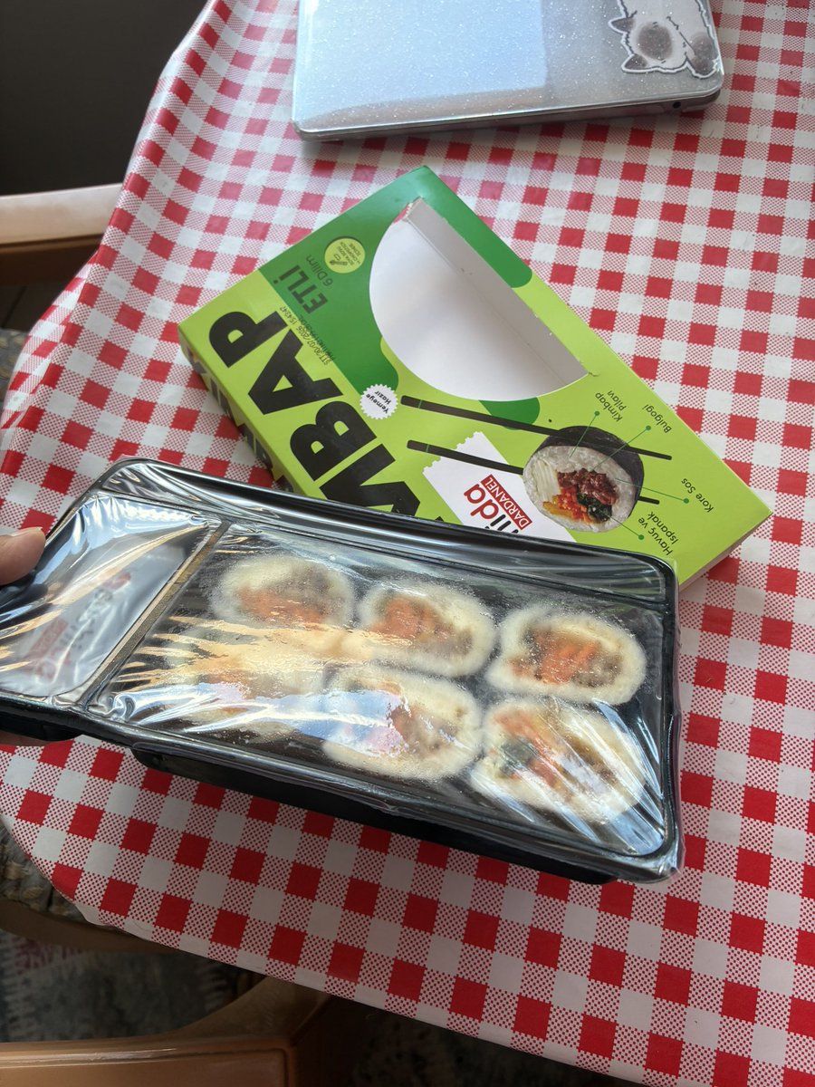 narefinda's tweet photo. Gimbap söyledim
Biyolojik silah geldi https://t.co/Ej7jM5yfaz