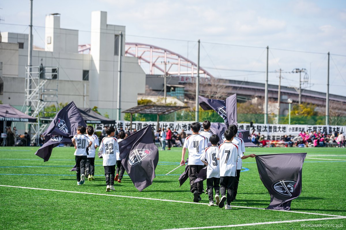 fukuyamacityFC's tweet photo. ╋━━━━━━━━━━━
　    エヴォルヴィンフットボールフィールド 
　　　　　　　　3周年🎉
　　　　　　　　━━━━━━━━━━━╋

本日、エヴォルヴィンフットボールフィールドは竣工から3周年を迎えました！⚽️ ✨

この3年間、トップチームやアカデミーの活動はもちろん、毎年30万人を超える皆さまに足を運んでいただき、クラブを支えてくださるすべての皆さまのおかげで、この日を迎えることができました🙇‍♀️🤝

これからも、この場所がスポーツを楽しむだけの場所ではなく、人と人がつながり、地域の皆さまが日常の中で自然と集えるコミュニティの拠点となれるよう取り組んでいきます！

🔗https://t.co/pwnD6QKGdF

#福山シティFC #エヴォルヴィンフットボールフィールド