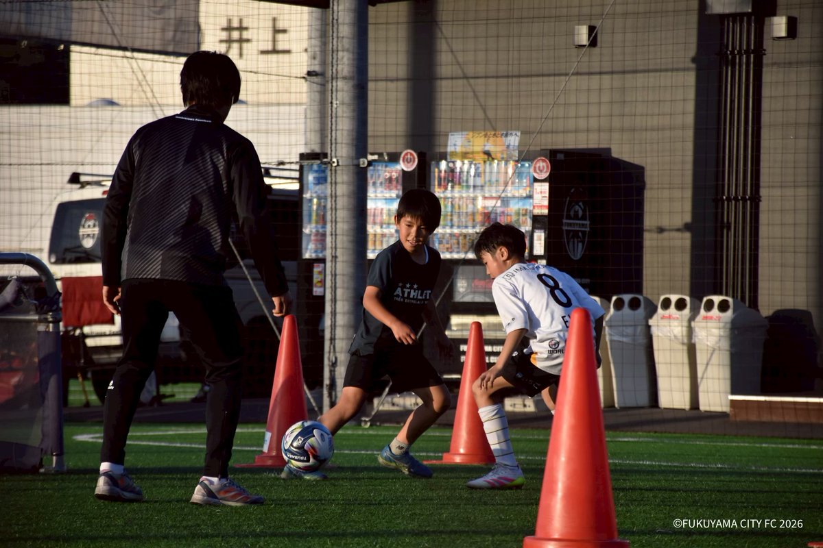 fukuyamacityFC's tweet photo. ╋━━━━━━━━━━━
　    エヴォルヴィンフットボールフィールド 
　　　　　　　　3周年🎉
　　　　　　　　━━━━━━━━━━━╋

本日、エヴォルヴィンフットボールフィールドは竣工から3周年を迎えました！⚽️ ✨

この3年間、トップチームやアカデミーの活動はもちろん、毎年30万人を超える皆さまに足を運んでいただき、クラブを支えてくださるすべての皆さまのおかげで、この日を迎えることができました🙇‍♀️🤝

これからも、この場所がスポーツを楽しむだけの場所ではなく、人と人がつながり、地域の皆さまが日常の中で自然と集えるコミュニティの拠点となれるよう取り組んでいきます！

🔗https://t.co/pwnD6QKGdF

#福山シティFC #エヴォルヴィンフットボールフィールド