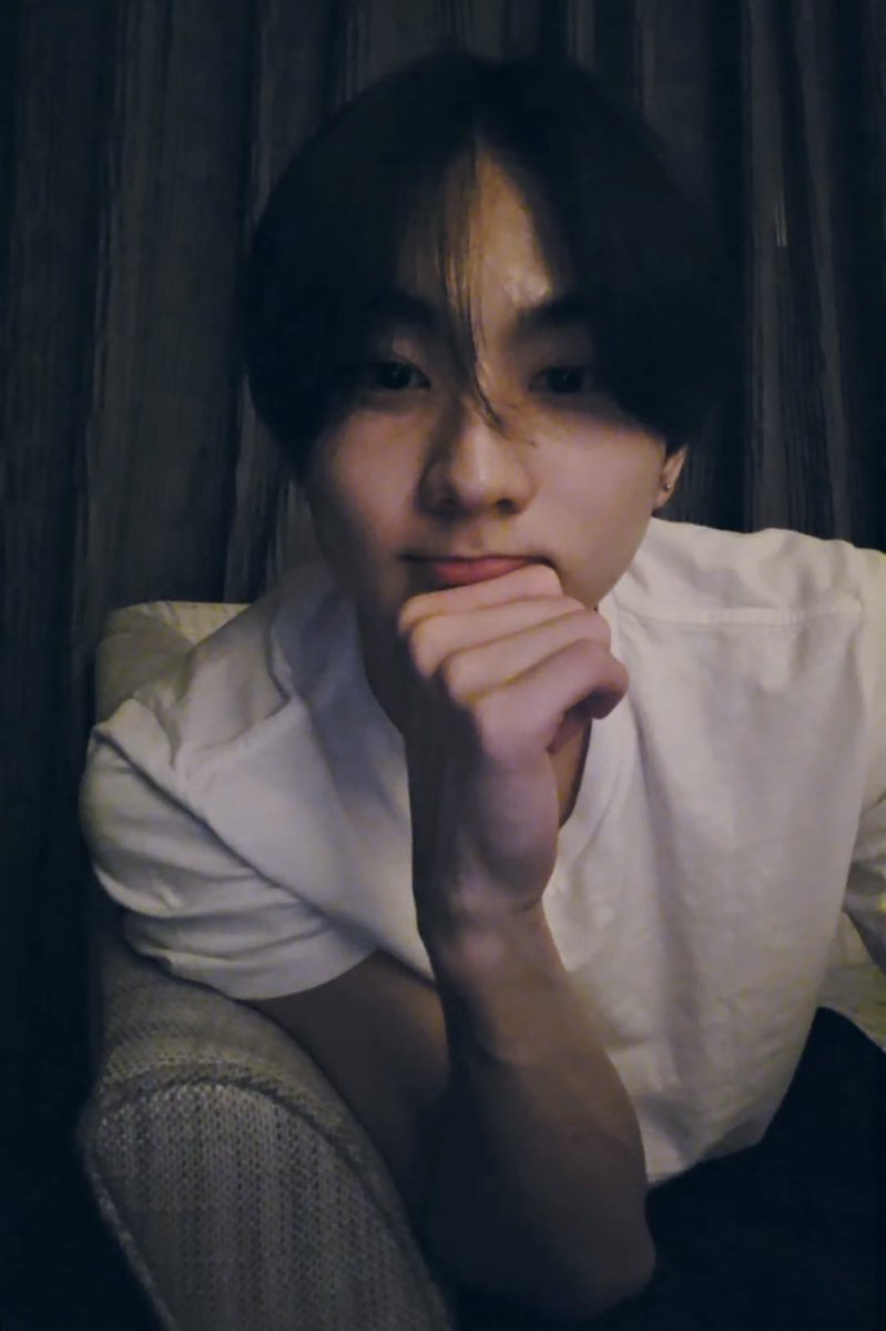 nikislight's tweet photo. wonki doing almost the same pose in their lives 
SO CUTE https://t.co/xeRUbqidxH