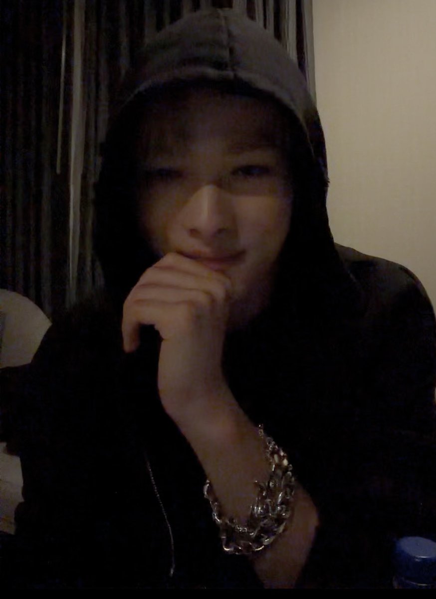 nikislight's tweet photo. wonki doing almost the same pose in their lives 
SO CUTE https://t.co/xeRUbqidxH